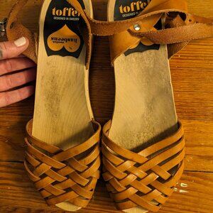 SWEDISH HASBEENS Toffel Brown Tan Leather Braided Sky High Clog Sandal SIZE 39